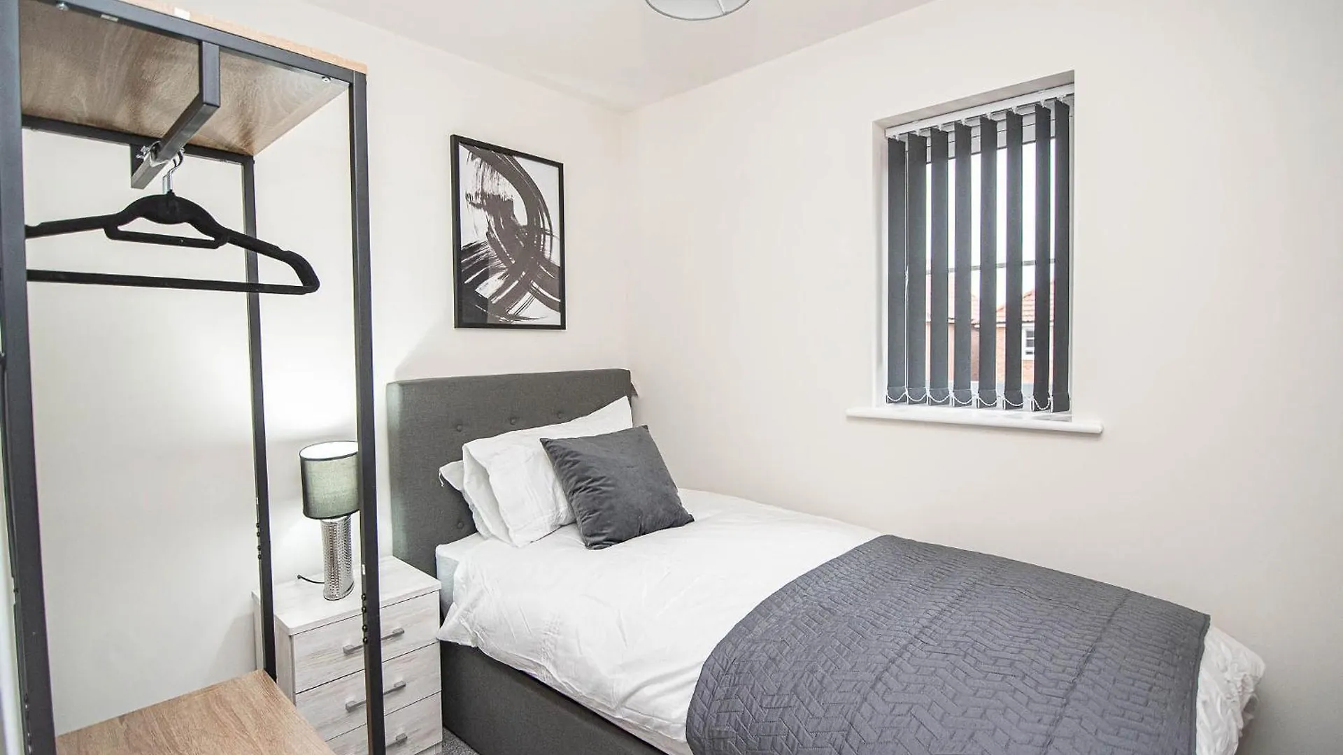 Solid Mirror Modern Riverside Home, Doncaster Apartament